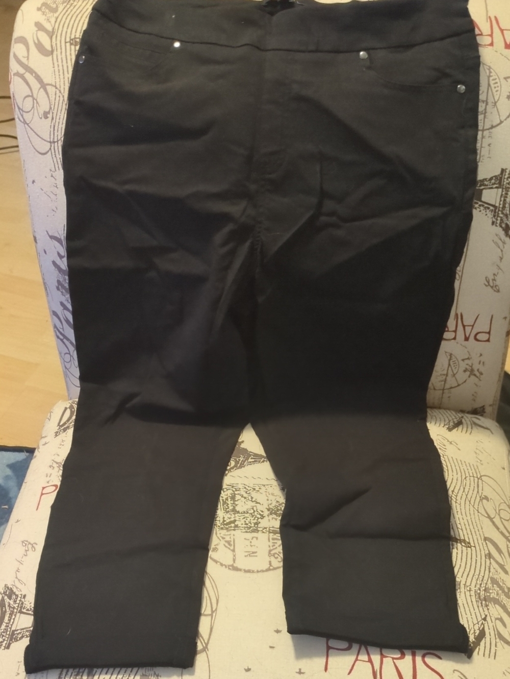 Women's Black Capris - Classic Straight Fit